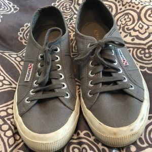 Superga women’s lace up sneaker. Grey. Size 8